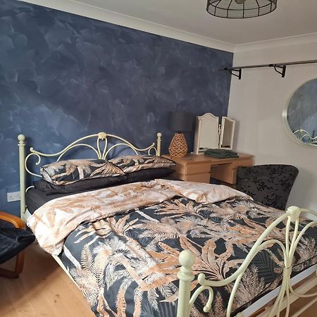 Driftmark Beachfront Location Aberavon Beach Sea Views Large Driveway Parking Private Site Fibre Optic Wi Fi Port Talbot Extérieur photo