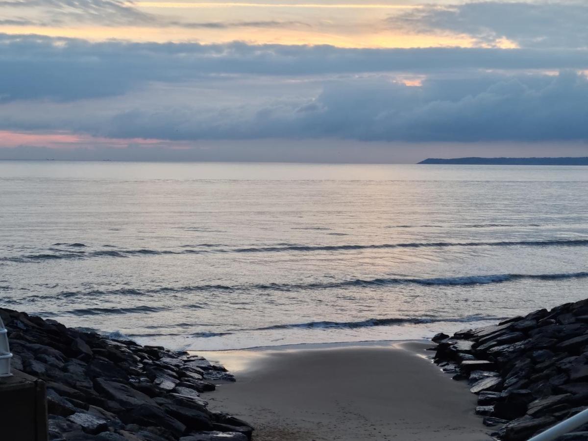 Driftmark Beachfront Location Aberavon Beach Sea Views Large Driveway Parking Private Site Fibre Optic Wi Fi Port Talbot Extérieur photo