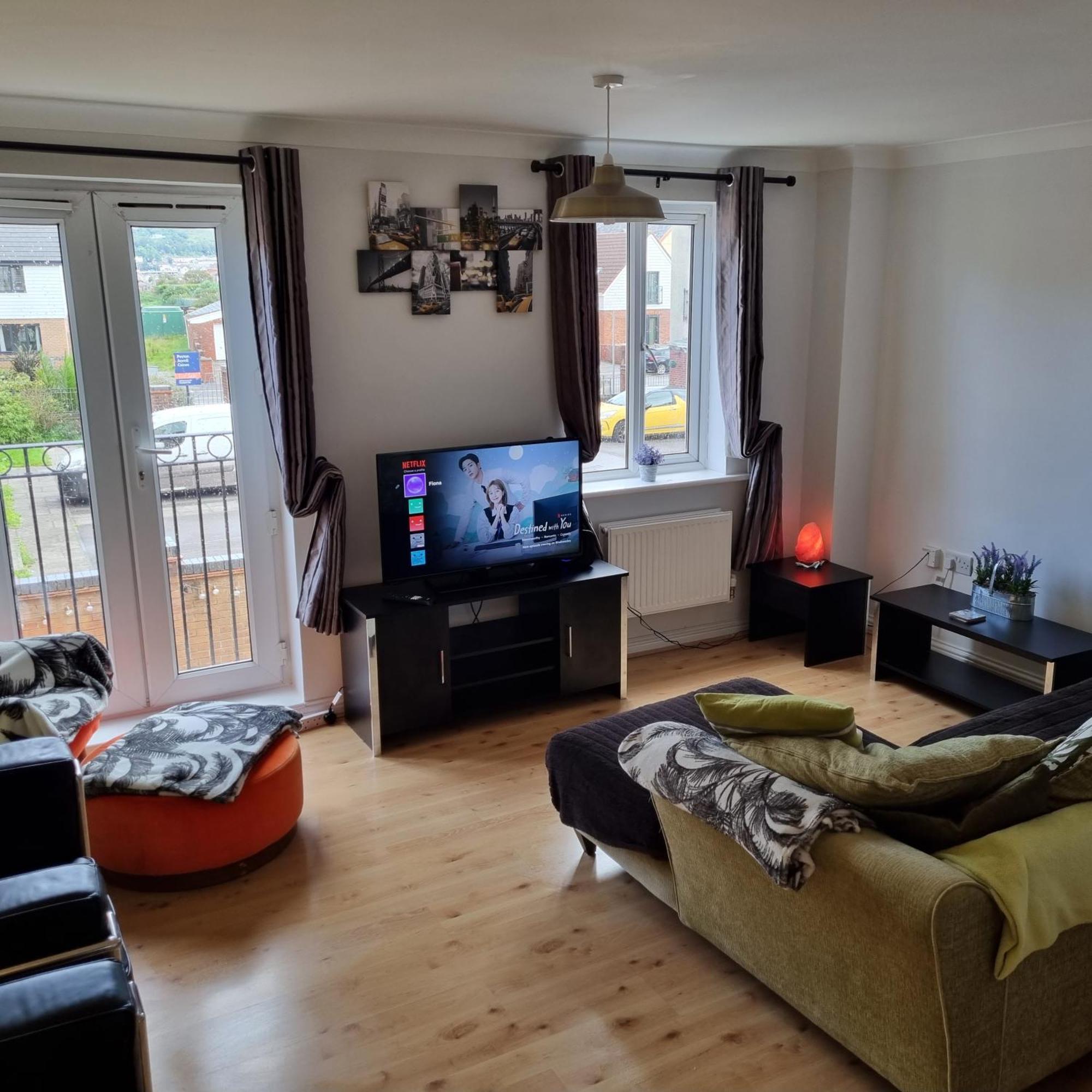 Driftmark Beachfront Location Aberavon Beach Sea Views Large Driveway Parking Private Site Fibre Optic Wi Fi Port Talbot Extérieur photo