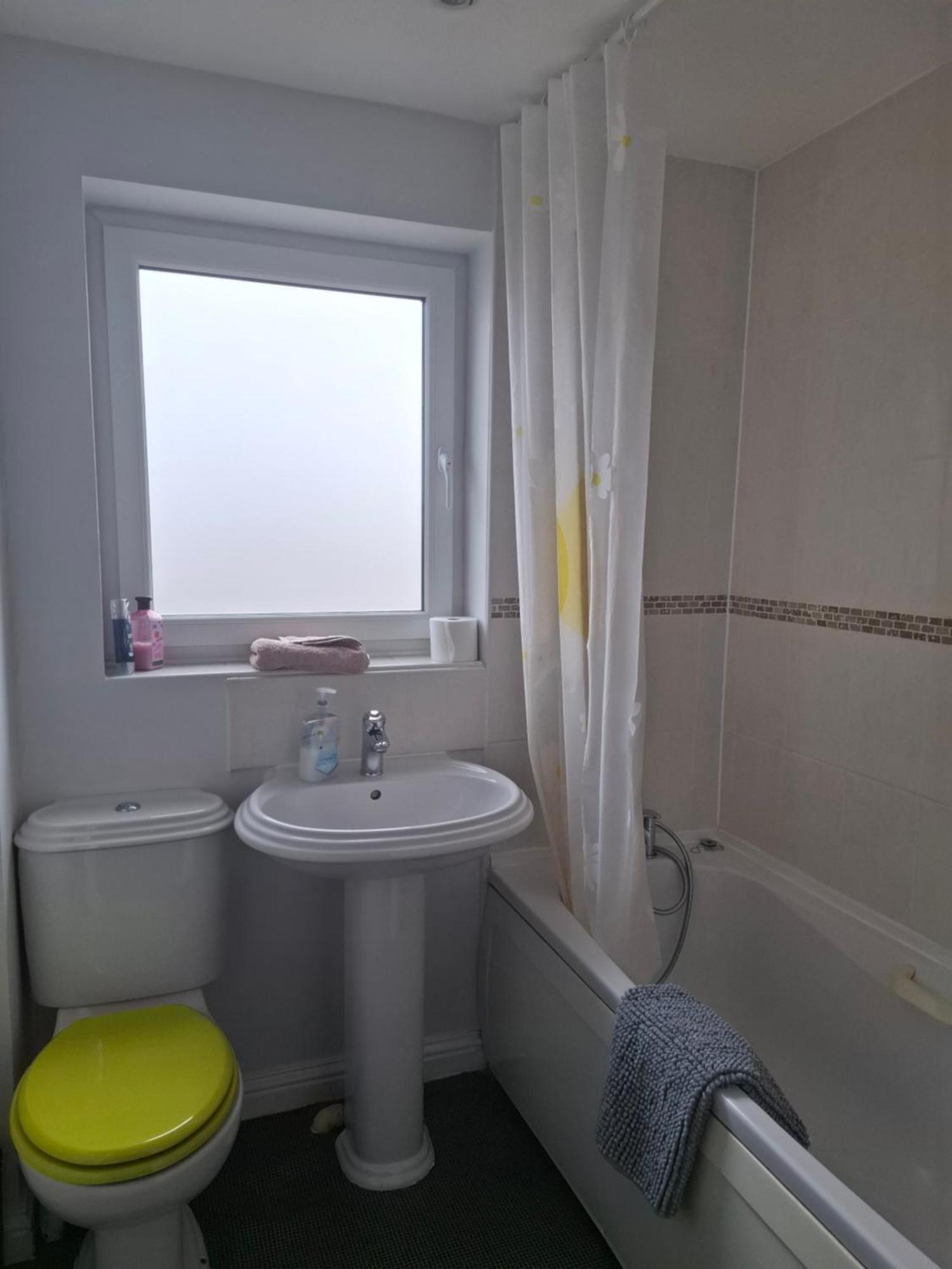 Driftmark Beachfront Location Aberavon Beach Sea Views Large Driveway Parking Private Site Fibre Optic Wi Fi Port Talbot Extérieur photo
